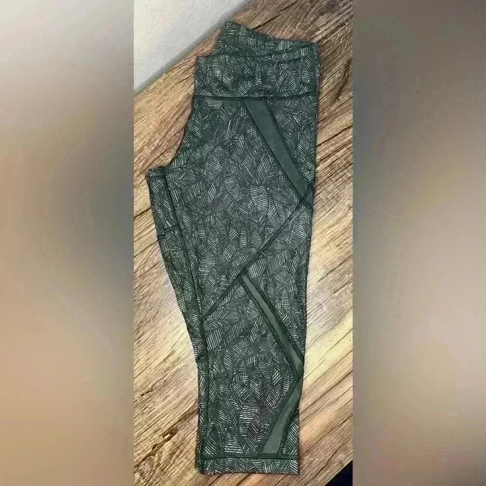 Lululemon Cool to Street Crop Leggings With Mesh Panels Size 6 Green Leaf Print